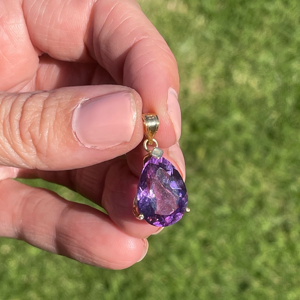 14k Gold & Amethyst Pendant Approximately 8 1/2 ct - Picture 6 of 6